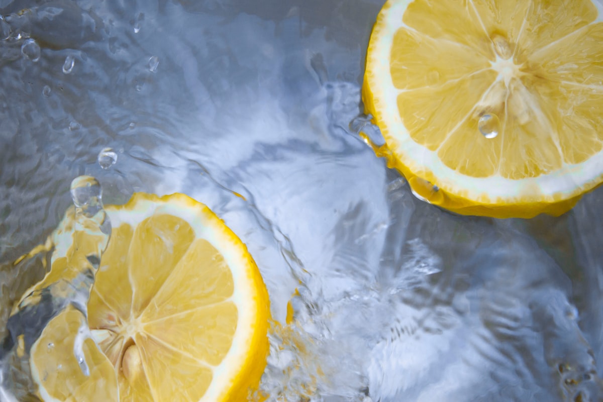 Piña dorada tropical con propiedades digestivas